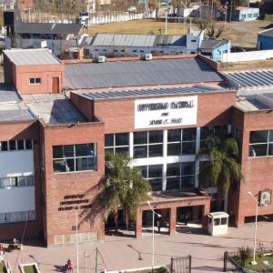 FACHADA.UNPAZ.VERTICAL (ok